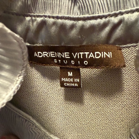 Adrienne Vittadini Ruffled Grey Blouse Size Medium - Picture 2 of 5